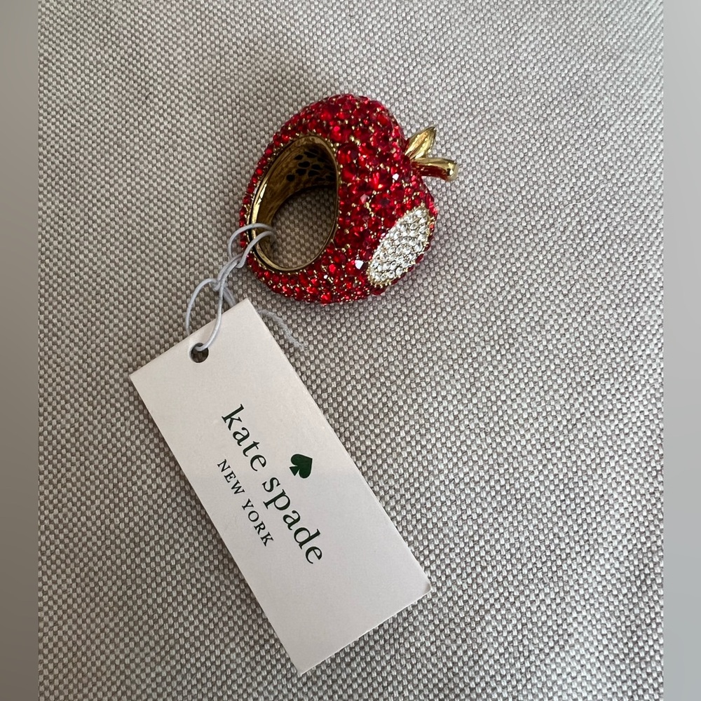 Kate Spade Dashing Beauty Apple Statement Ring Size 6 
Bling Apple Ring